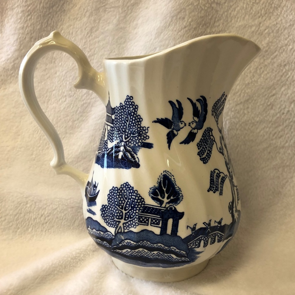 Royal Wessex Blue Willow milk jug or pitcher made in England chinoiserie vase - Picture 4 of 10